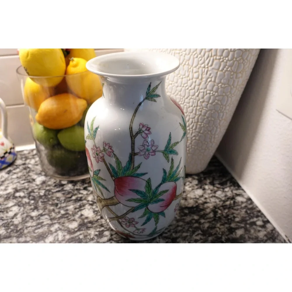 Jingdezhen Famille Rose‎ 9 Peaches Bottle Vase